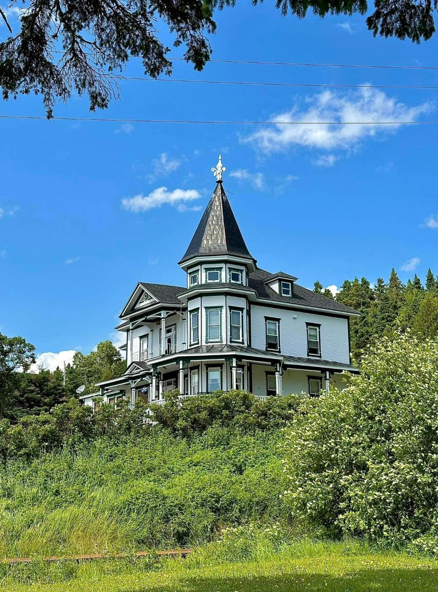 Le Manoir Du Vieux Presbytere Port-Daniel Экстерьер фото