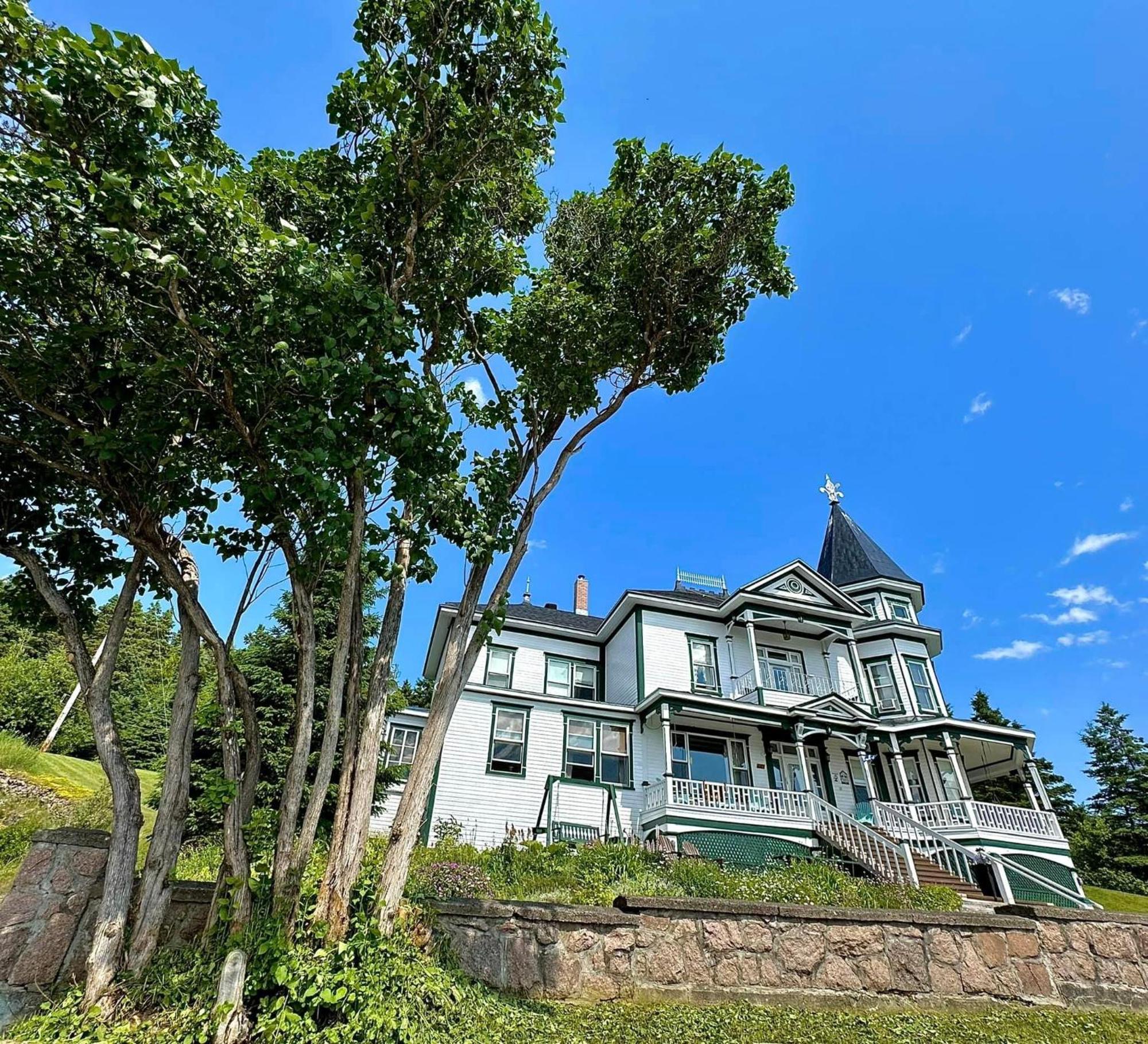 Le Manoir Du Vieux Presbytere Port-Daniel Экстерьер фото