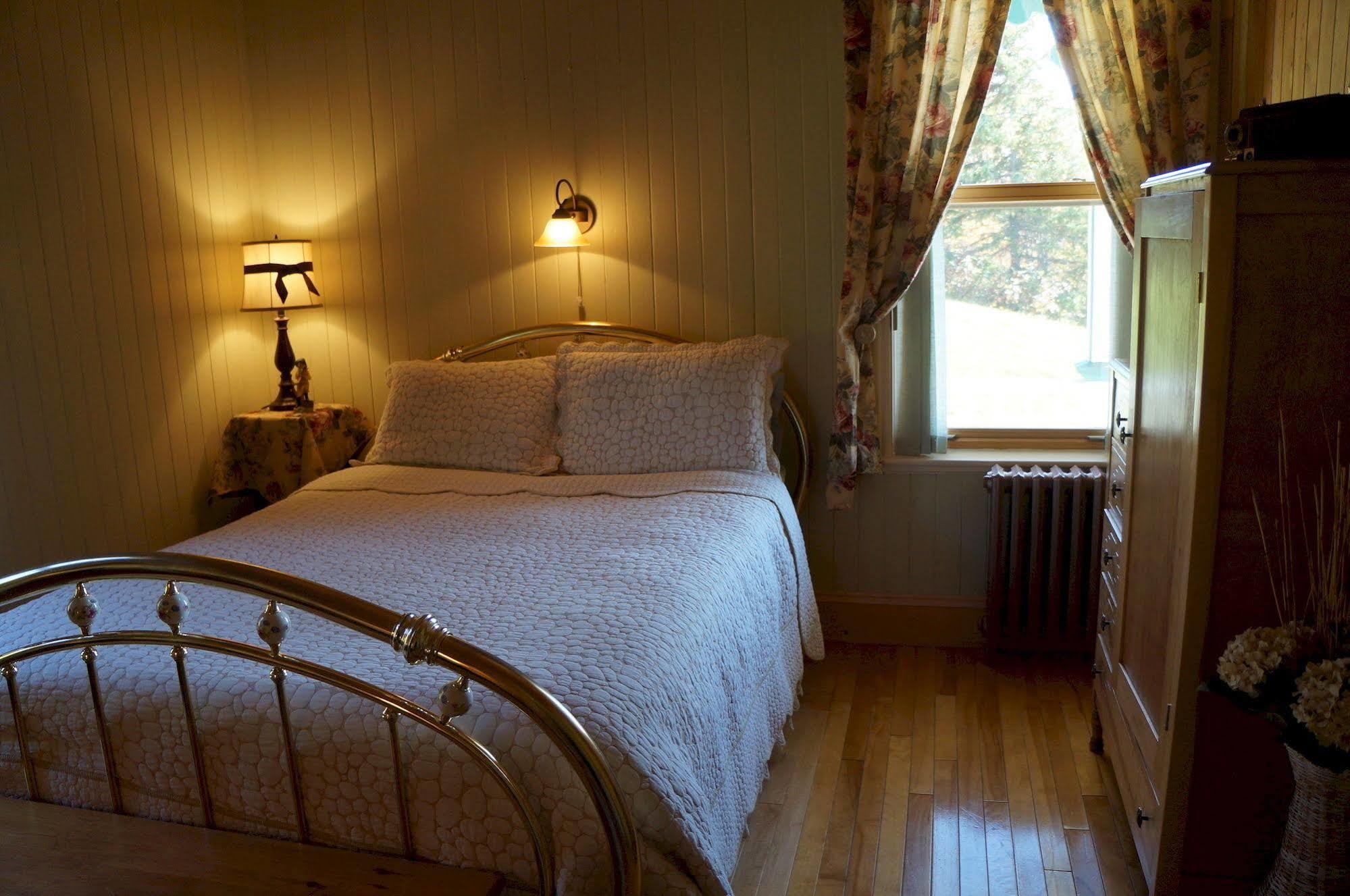 Le Manoir Du Vieux Presbytere Port-Daniel Экстерьер фото