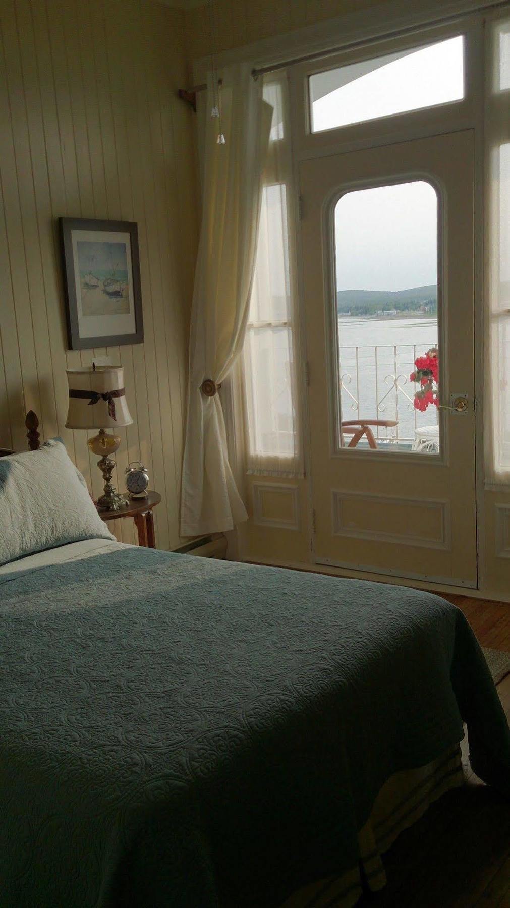 Le Manoir Du Vieux Presbytere Port-Daniel Экстерьер фото